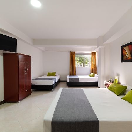 Ayenda 1234 Imperio 70 Hotel Medellin Ngoại thất bức ảnh