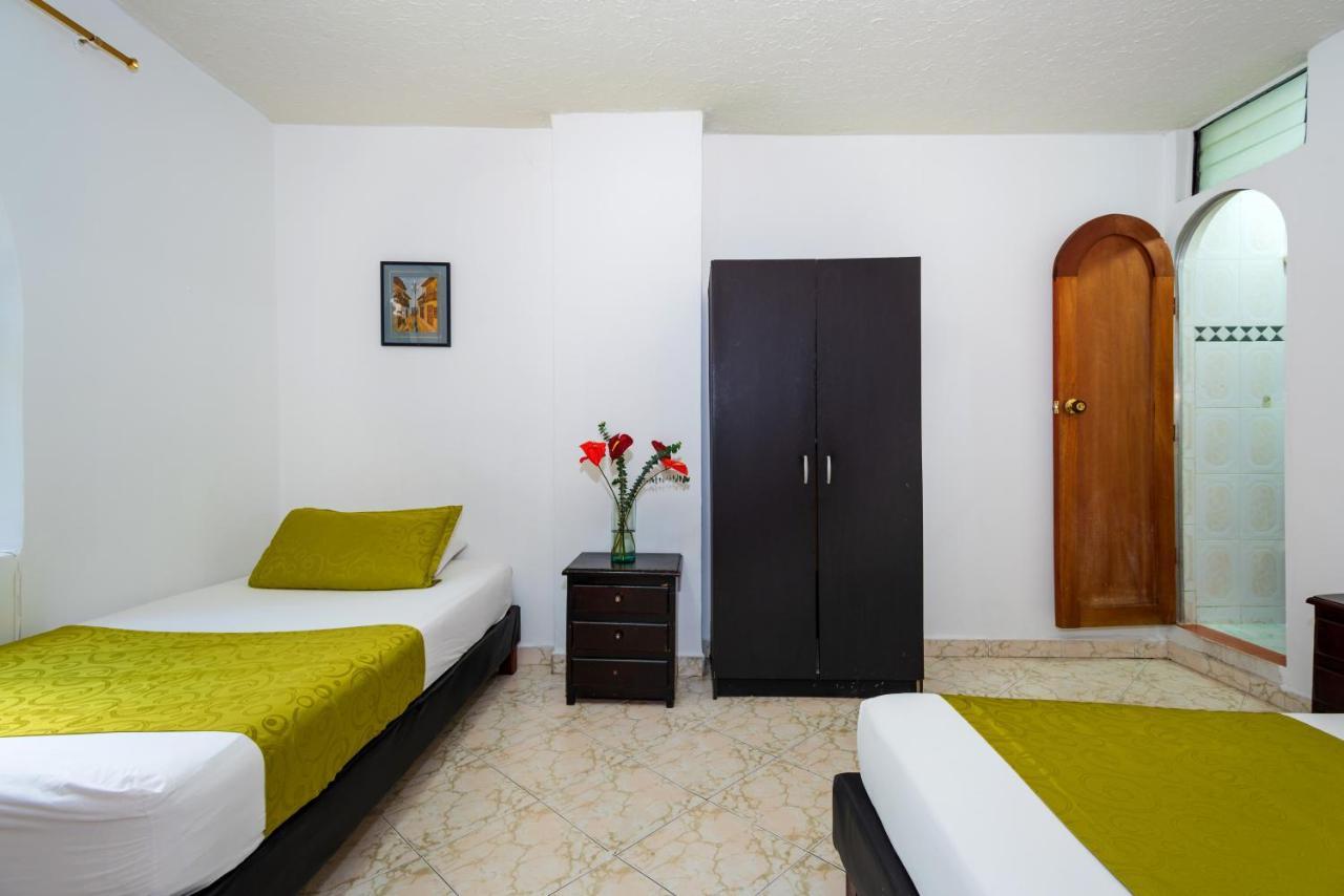 Ayenda 1234 Imperio 70 Hotel Medellin Ngoại thất bức ảnh