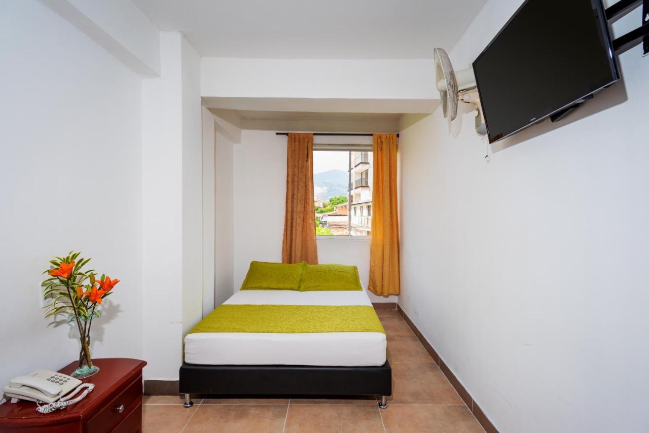Ayenda 1234 Imperio 70 Hotel Medellin Ngoại thất bức ảnh