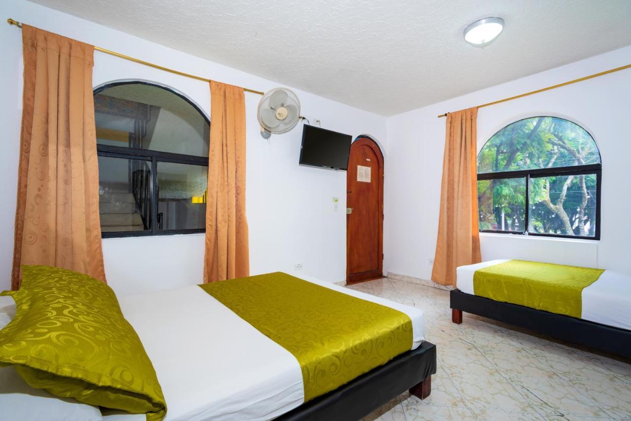 Ayenda 1234 Imperio 70 Hotel Medellin Ngoại thất bức ảnh