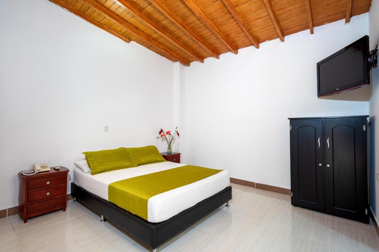 Ayenda 1234 Imperio 70 Hotel Medellin Ngoại thất bức ảnh