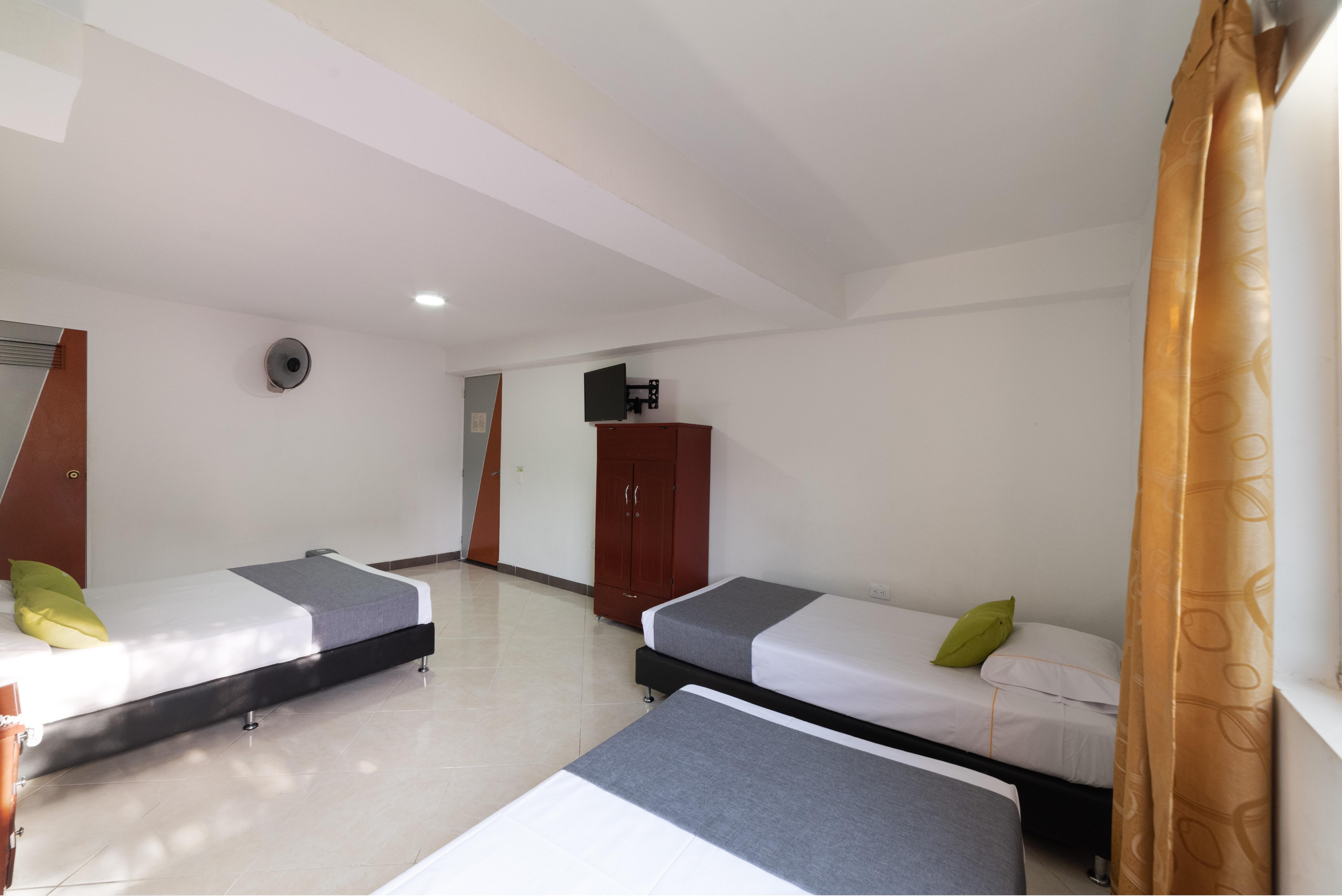 Ayenda 1234 Imperio 70 Hotel Medellin Ngoại thất bức ảnh