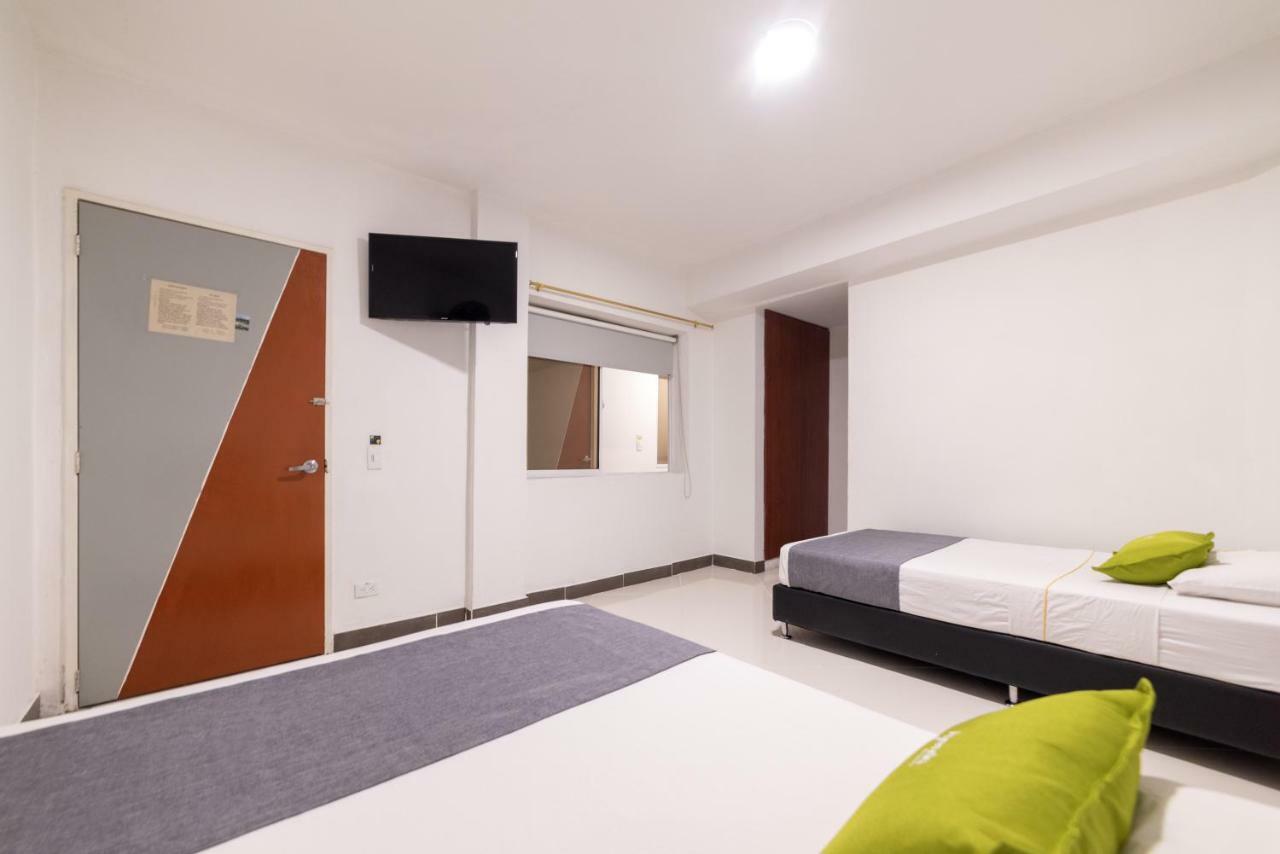 Ayenda 1234 Imperio 70 Hotel Medellin Ngoại thất bức ảnh