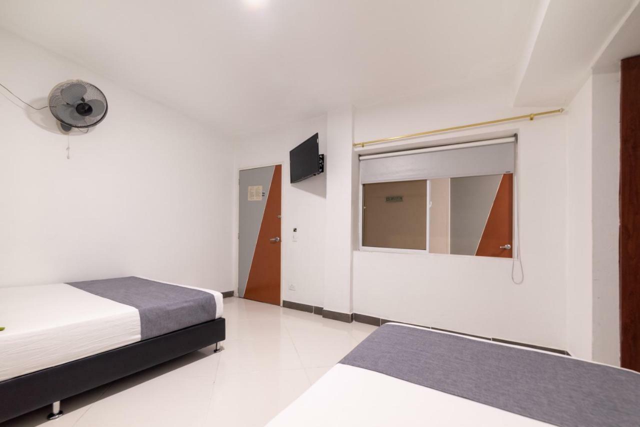 Ayenda 1234 Imperio 70 Hotel Medellin Ngoại thất bức ảnh